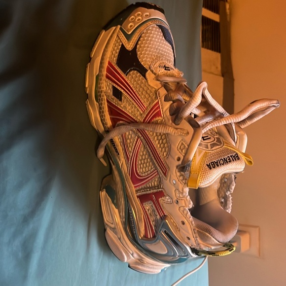 Balenciaga Runners size 9 never worn brand new $900 - Picture 1 of 4